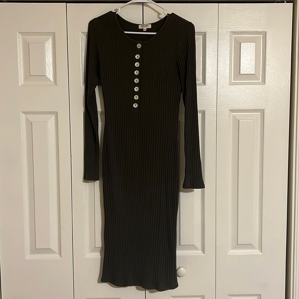 Green ribbed midi dress